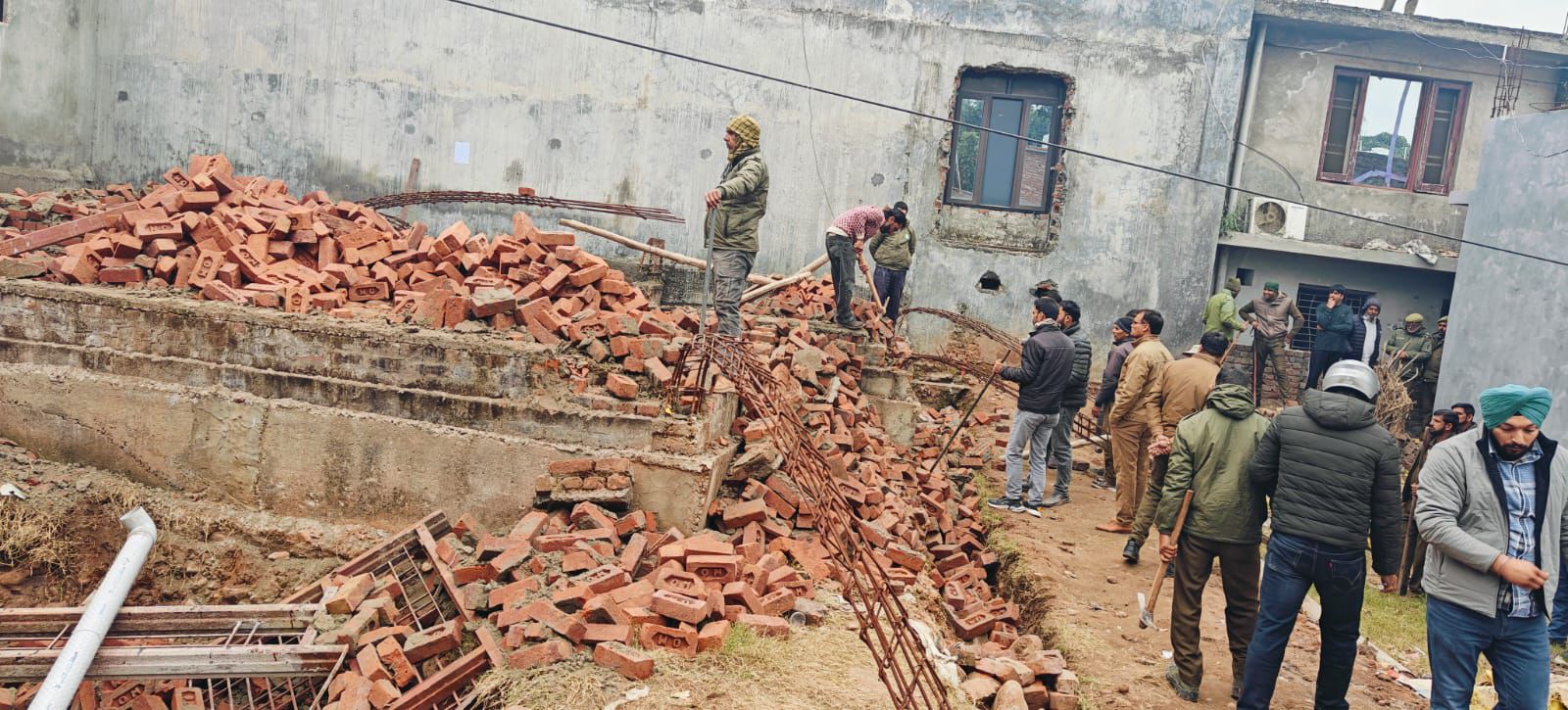 'Anti-encroachment drive at the under-construction building of brother of Former CM Ghulam Nabi Azad '